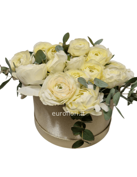 Cappelliera con fiori bianchi Cappelliera con fiori bianchi