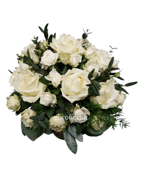 Centro tavola con rose bianche  Centro tavola con rose bianche